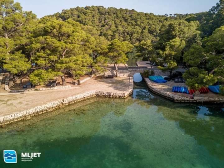 Polly Apartments With Swimming Pool Babino Polje Exterior foto